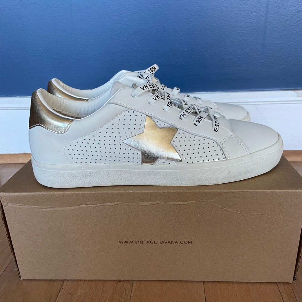 VINTAGE HAVANA - SIZE 8.5 - DISTRESSED GADOL SNEAKERS